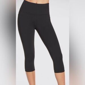 Sketchers leggings Capri women’s performance stretch small new no tags nwot